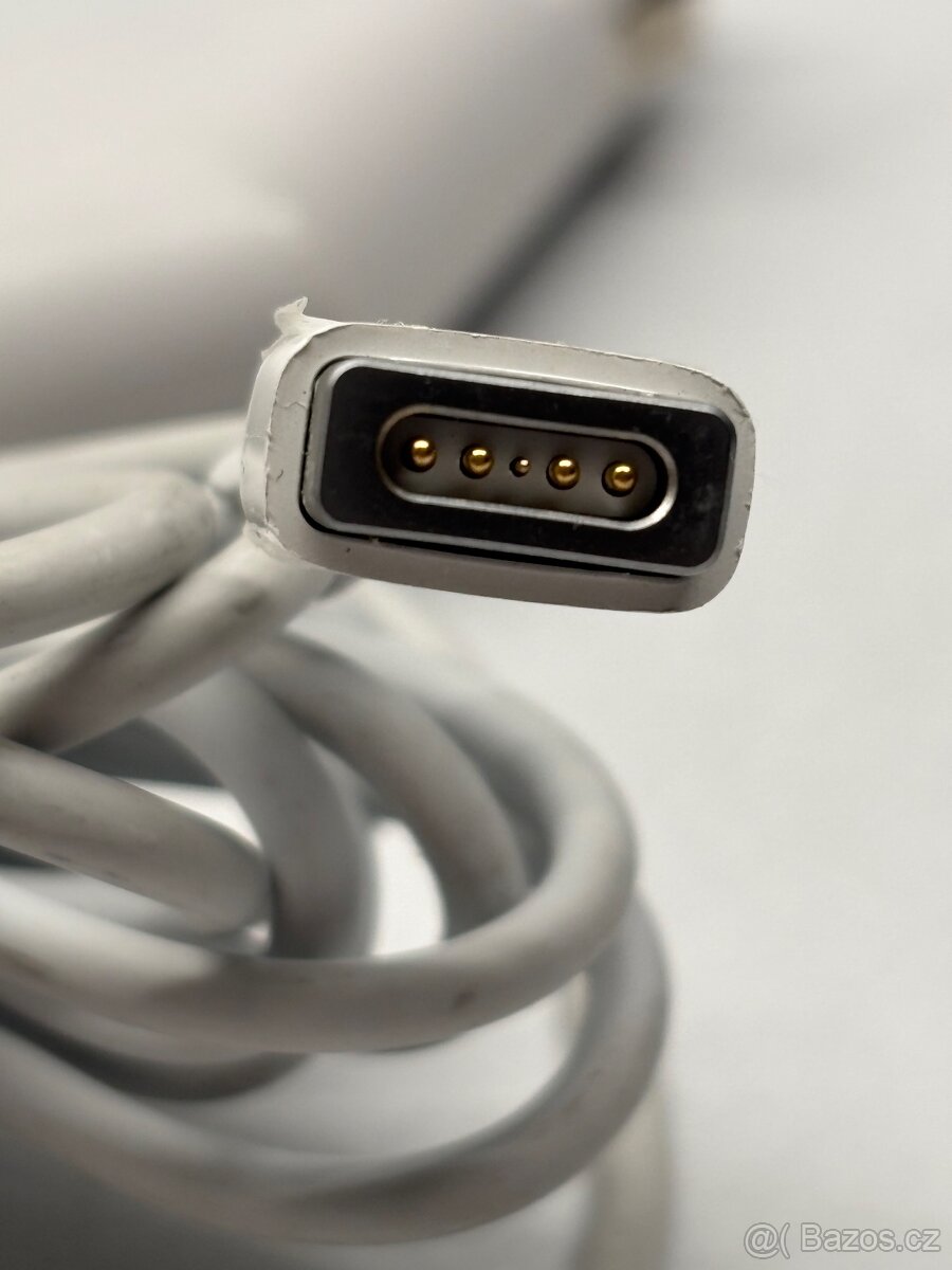 prodám auto adaptér pro MacBook Pro Unibody - 2