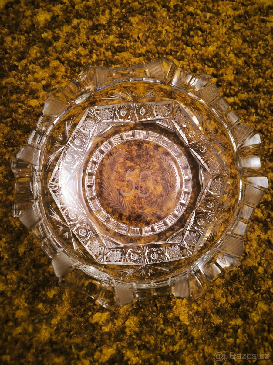 Broušená skleněná mísa 50 - 2