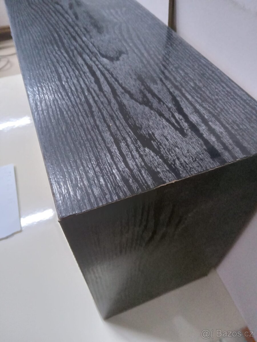 Police na ukládání CD - 2