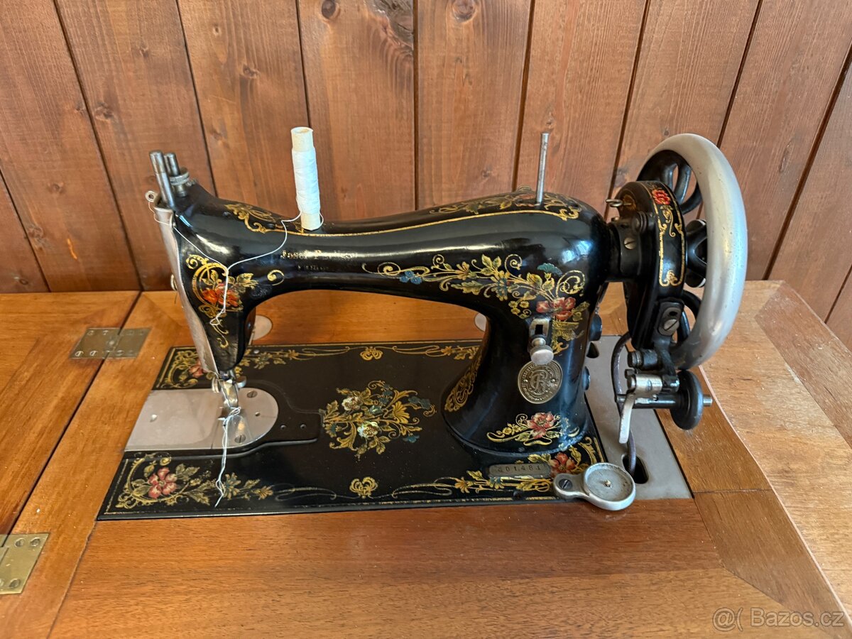 Starožitný šlapací šicí stroj Singer R.C. - 2