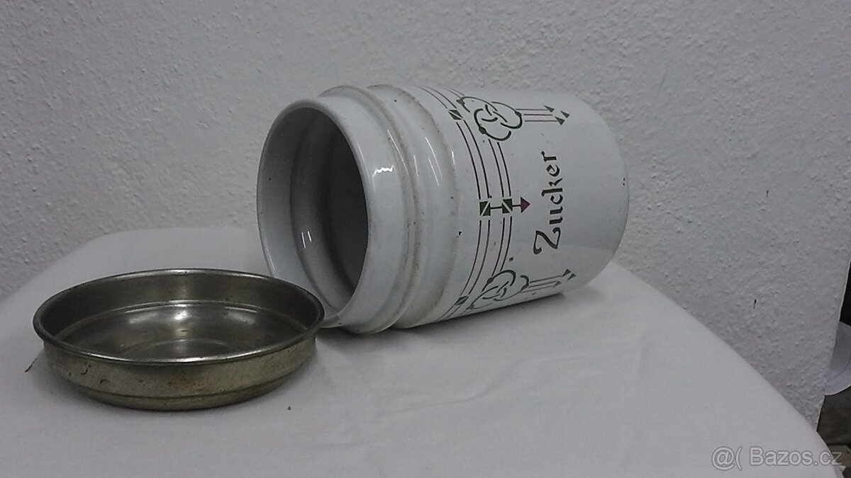 Porcelánová dóza - 2