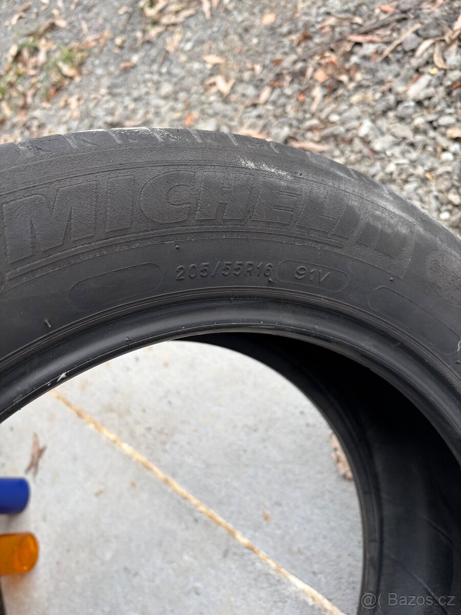 Pneu Michelin 205/55 R16 - 2