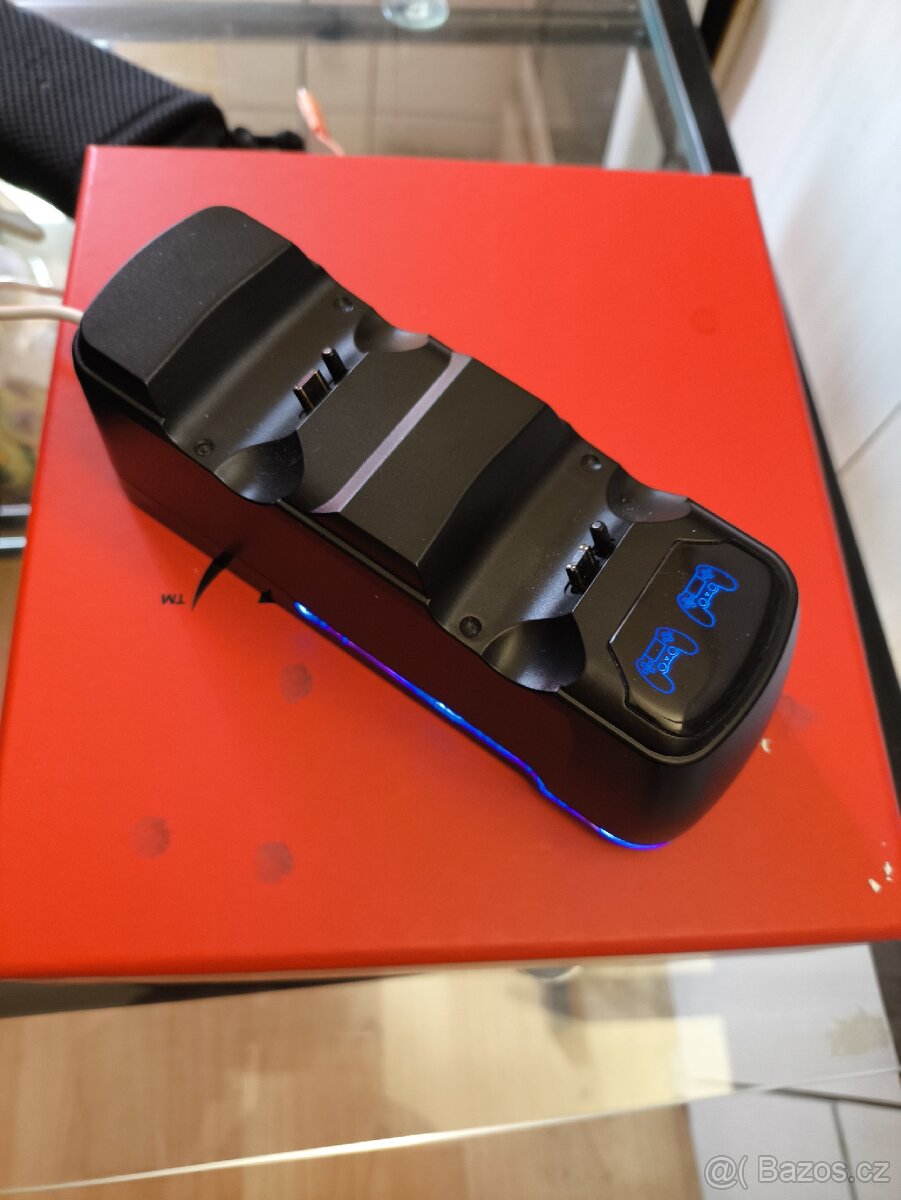 Nabijeci stojan pro ps4 ovladace - 2