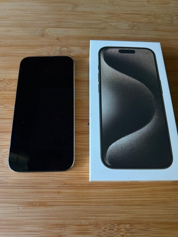 Apple iPhone 15 Pro 128GB - 2