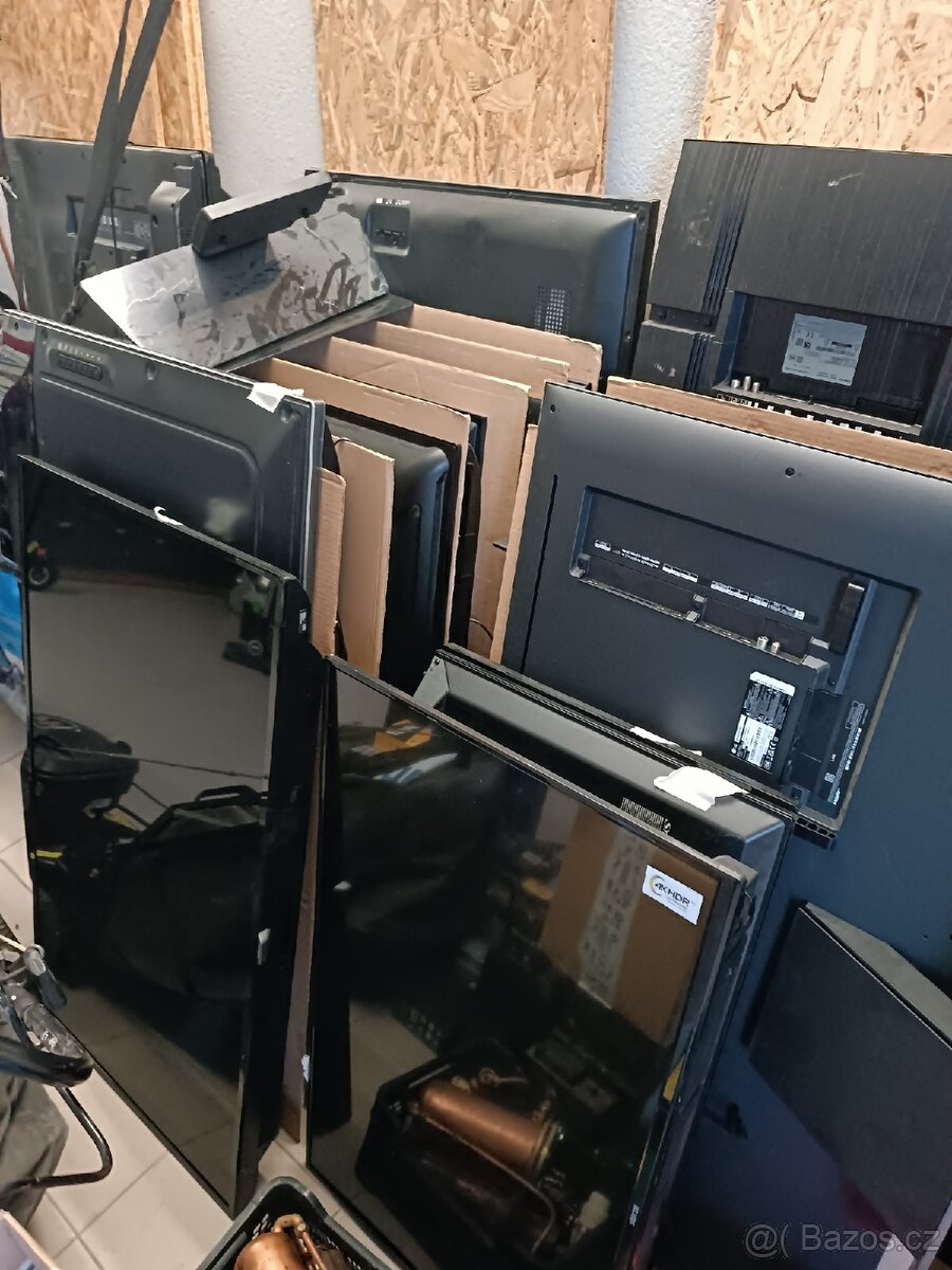 Televize na náhradní díly cca 25 ks - 2
