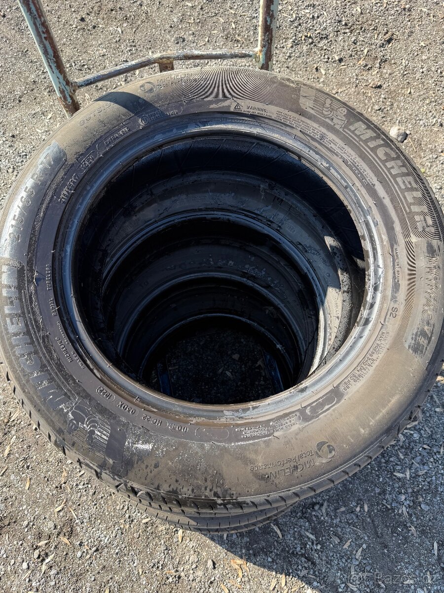 215/65 17 103V - 2