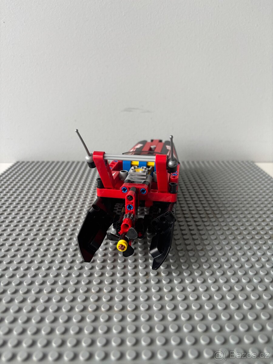lego technic 42089 - 2