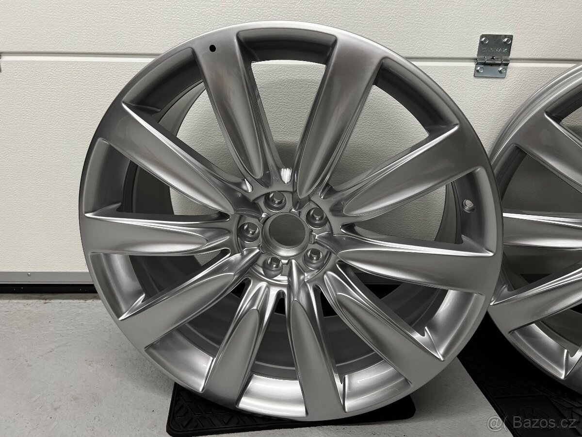 NOVÉ KOLA BENTLEY R21 - 2