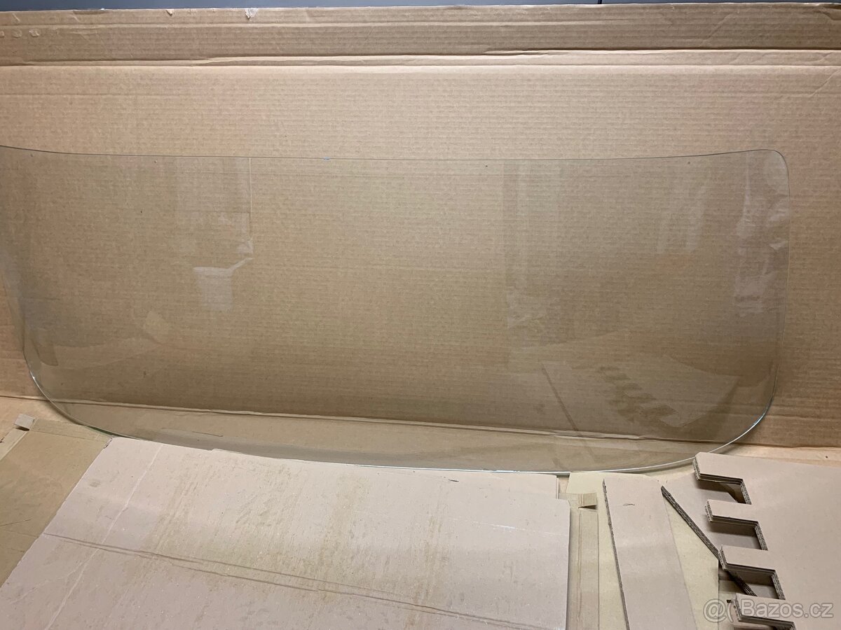 Wartburg 353 NOVÉ čelní sklo - 2