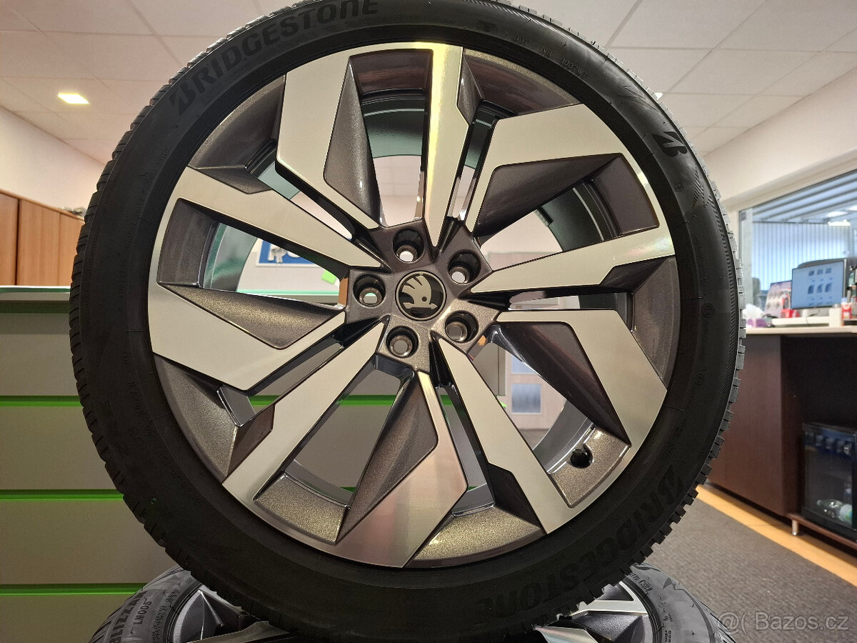 Nový zimní komplet Enyaq, Elroq 235/50+255/45 R20 Bridgeston - 2