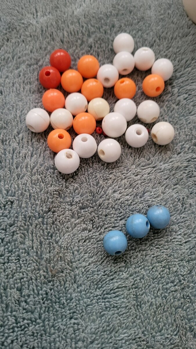 Retro různé doplňky kočárky, korále řetězy, medvídci očička - 2