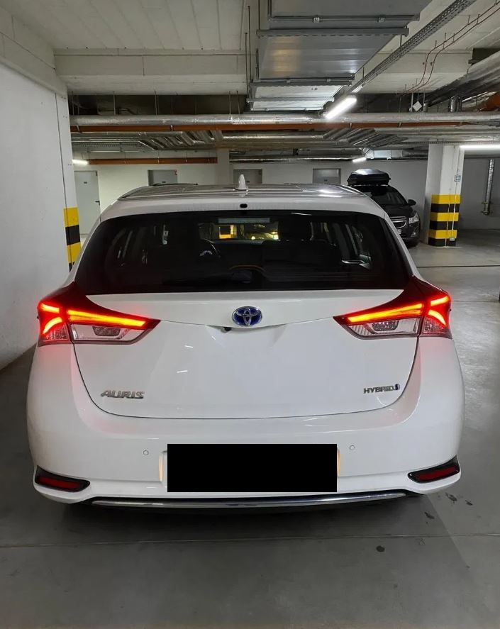 Toyota Auris Hybrid 135 Premium Combi Navi 1Maji - 2