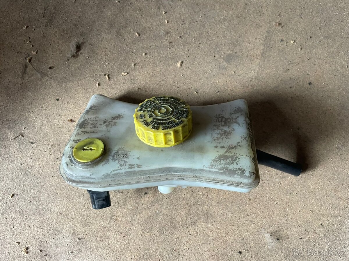 Nádobka brzdové kapaliny Superb - 2