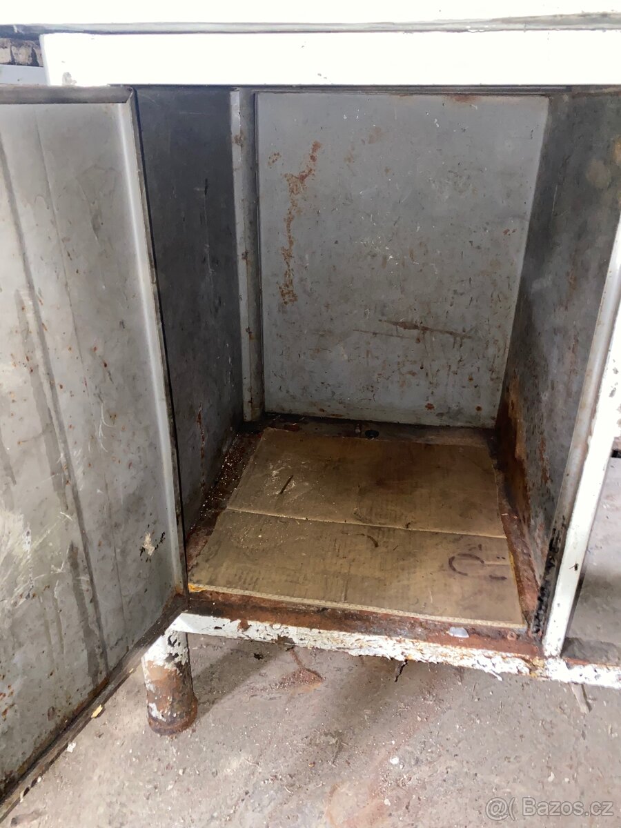 Dilensky pracovni stul - ponk - 2