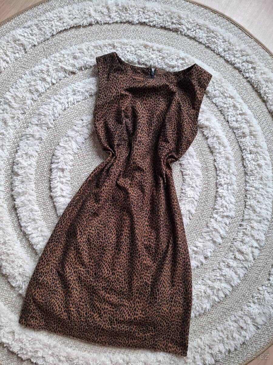 Vzorované šaty ve vintage stylu - 2