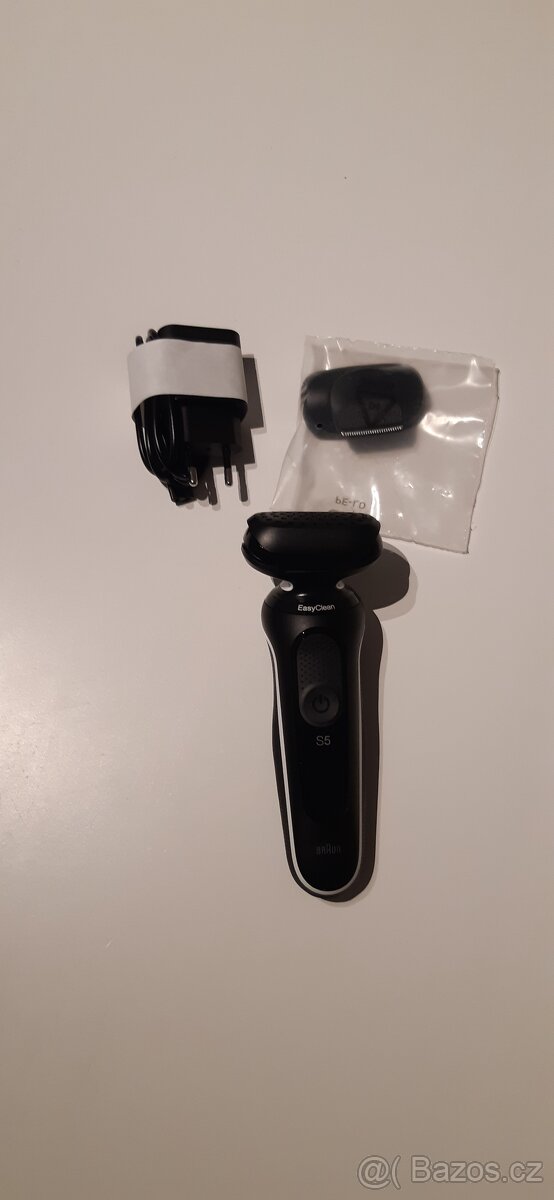 Holící strojek Braun - 2