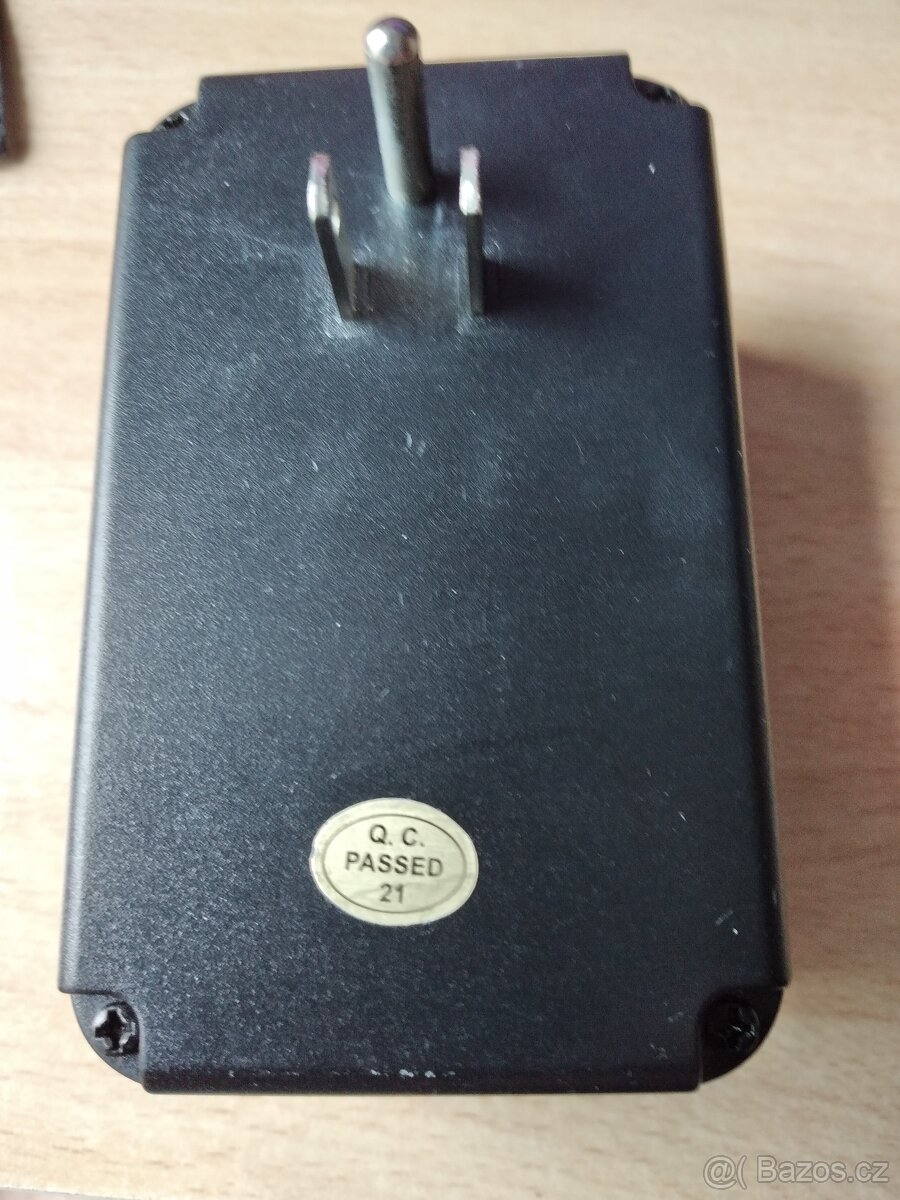 adapter do Ameriky 110-240V - 2