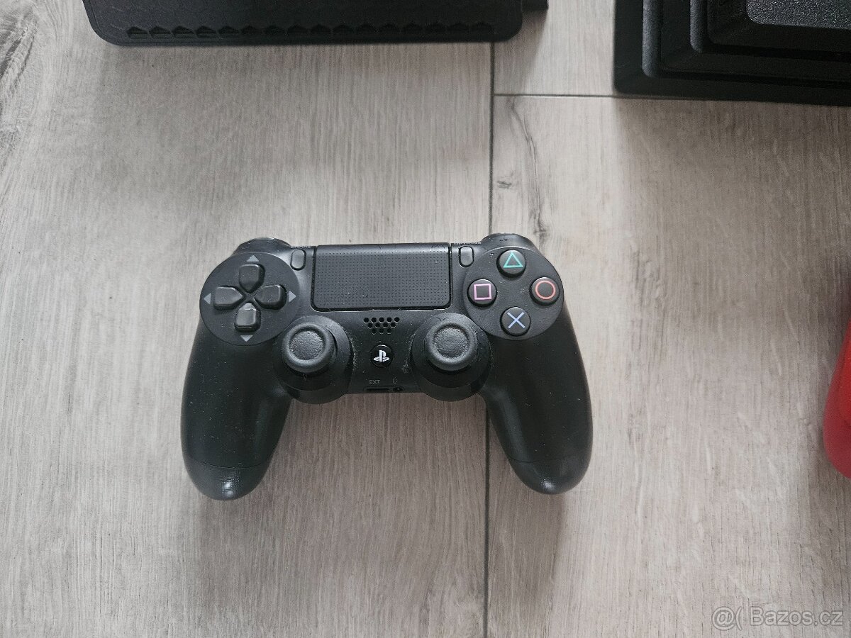 PS 4 PRO + 2 ovladače + 10 her + multifukční podložka - 2