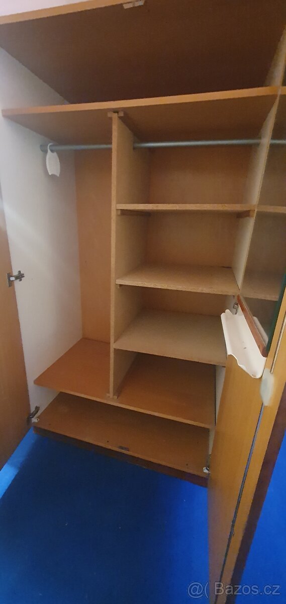 Šatní skříň se zrcadlem - LEVNĚ - 2
