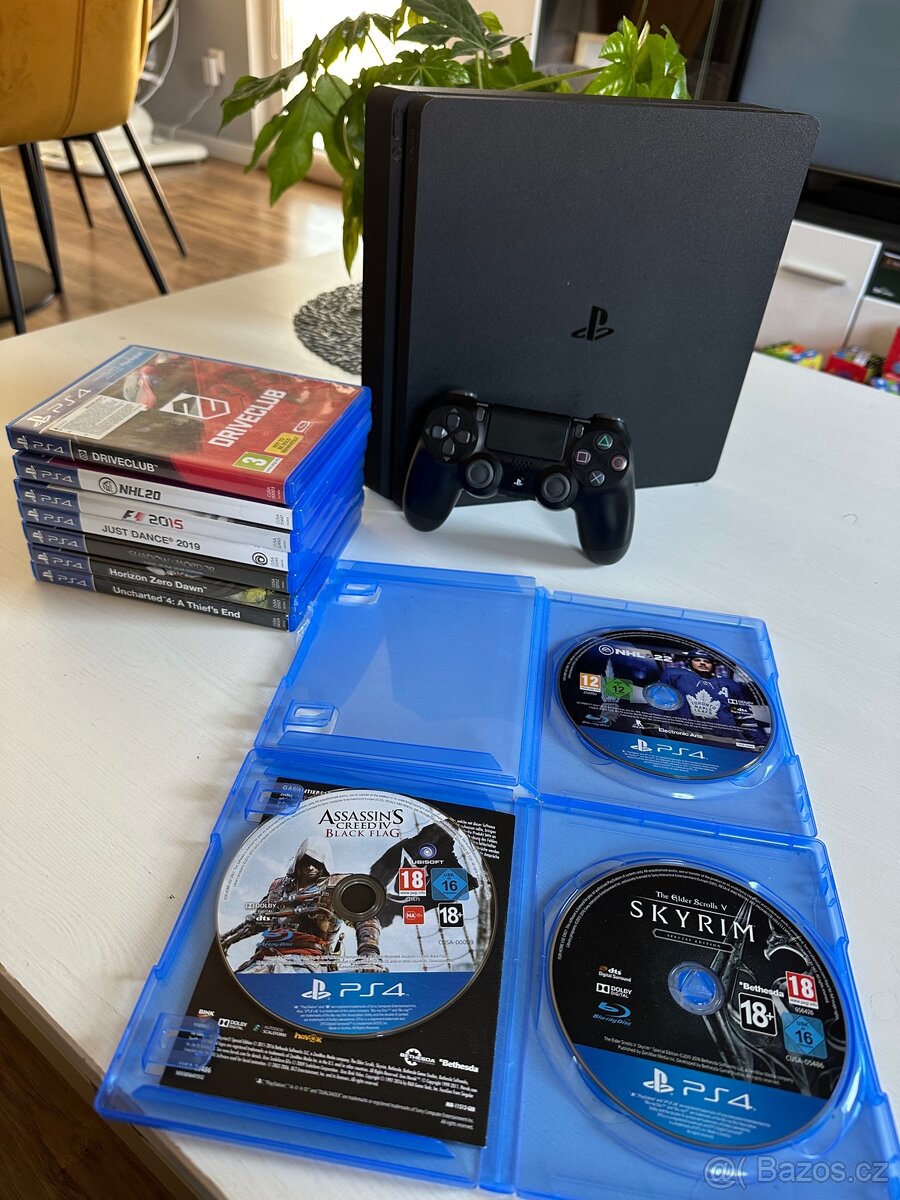 PS4 slim + 10 her - 2