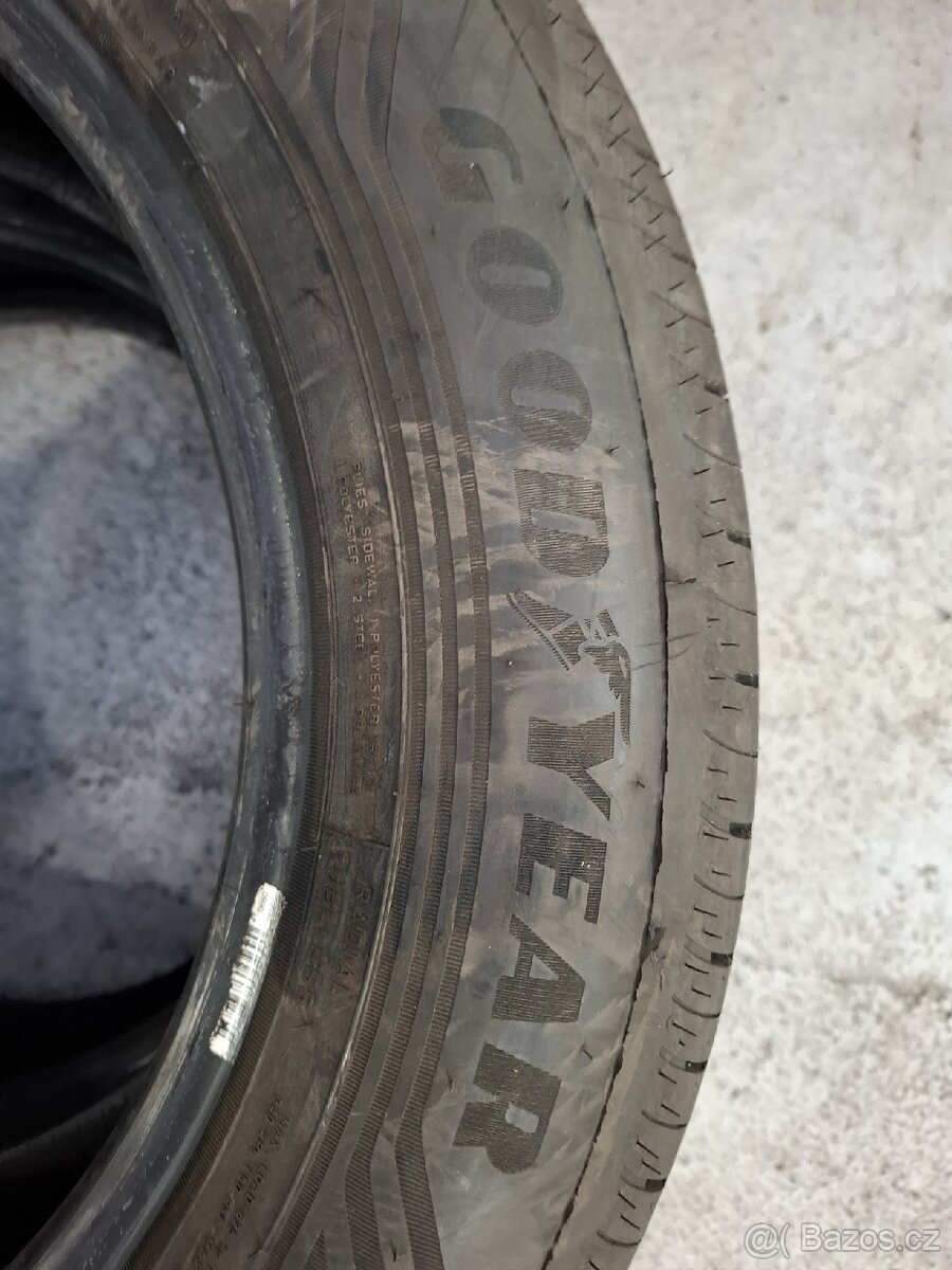 Letní pneu Goodyear 215/65 R 17 - 2