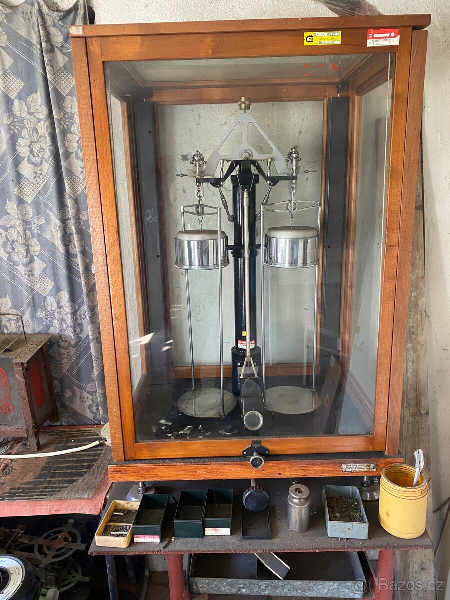 Laboratorní váhy - 2