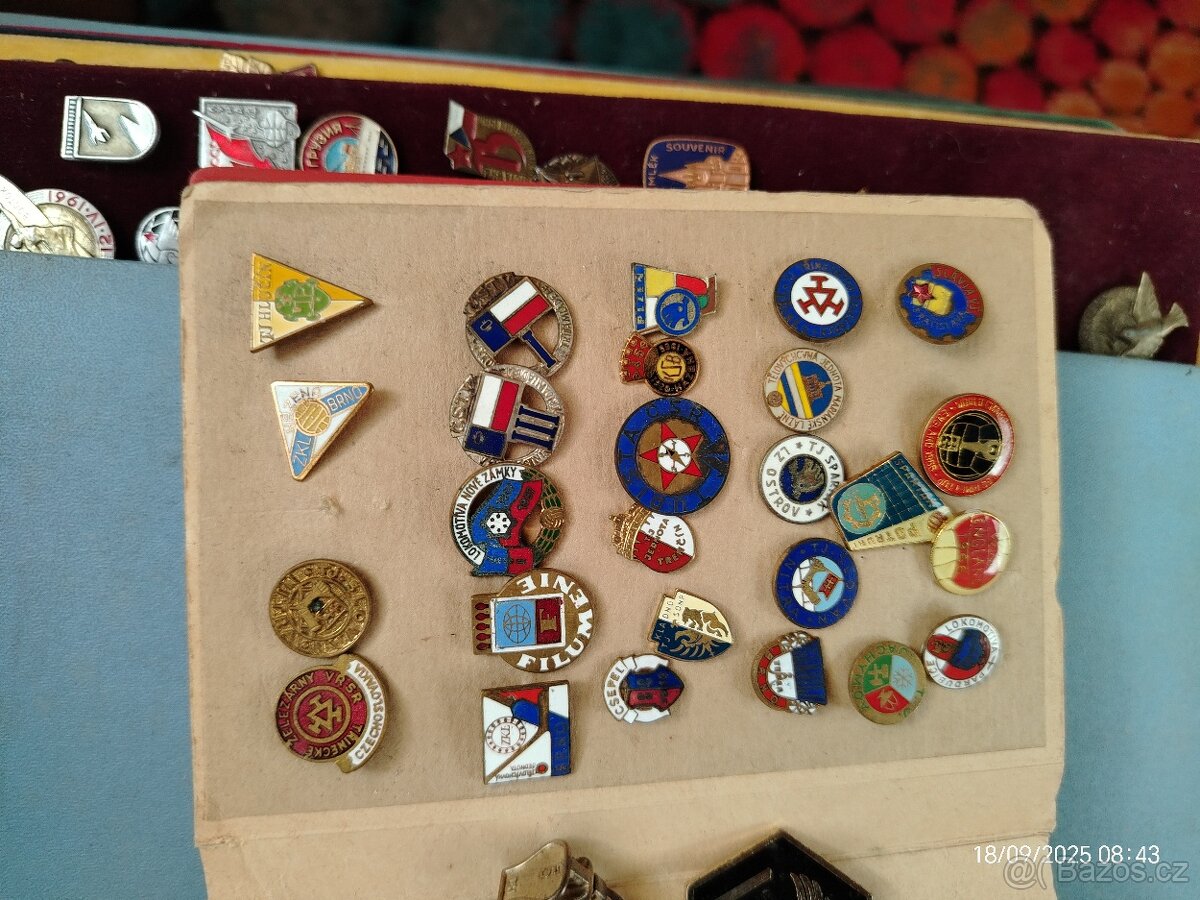 Prodám velkou sbirku odznaků - 2