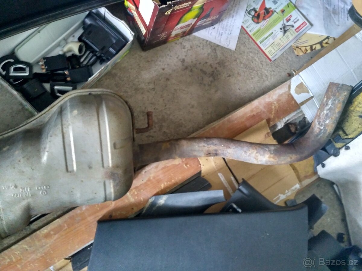 Dveře Golf IV Variant výfuk + trojúhelník - 2