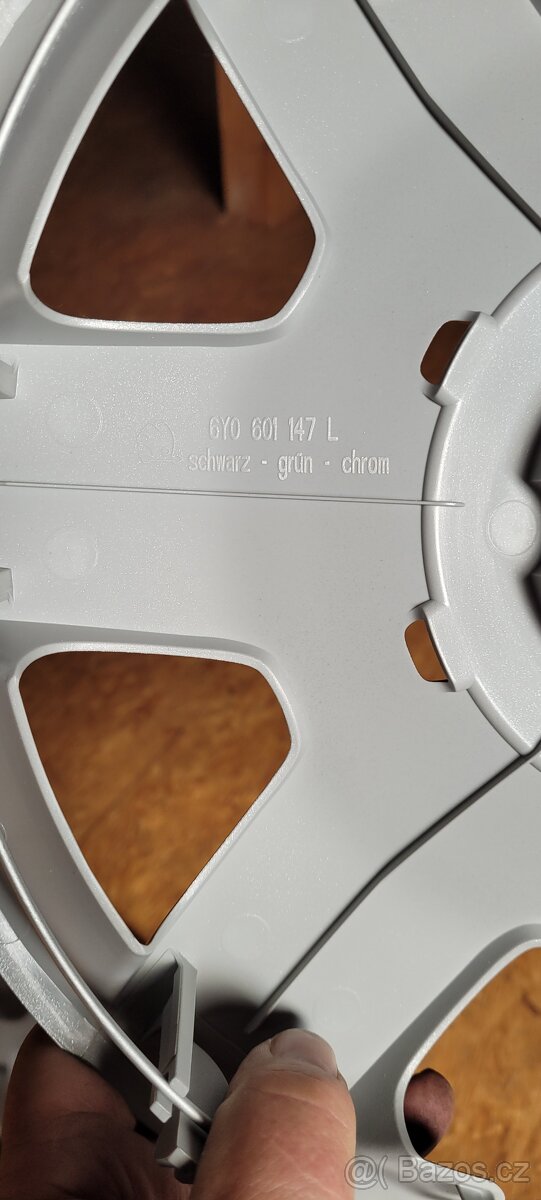 POKLICE ŠKODA FÁBIA nové nepoužité - 2