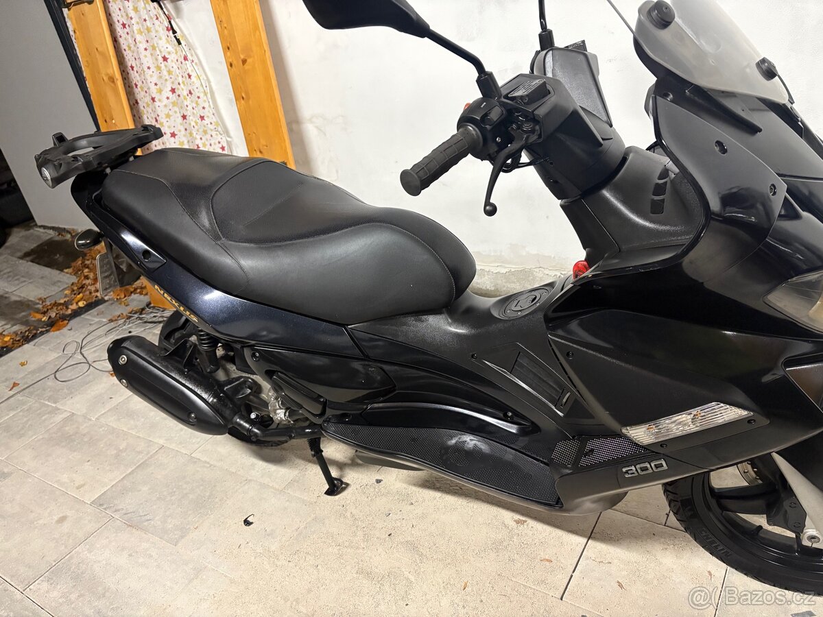 Gilera nexus 300 2008 česky původ - 2