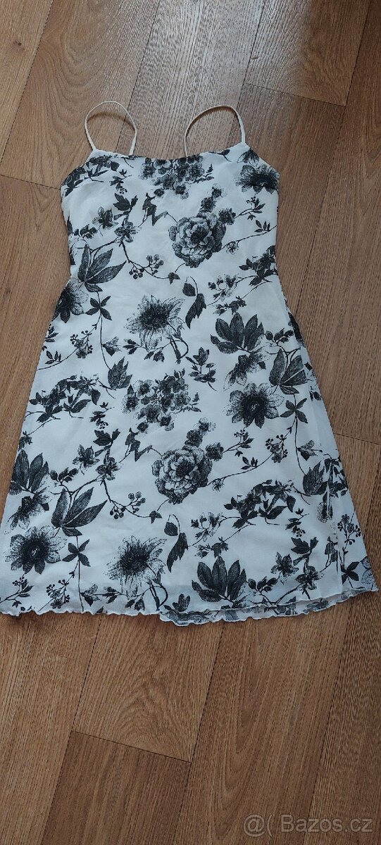 Obleceni damske vel.S - 2