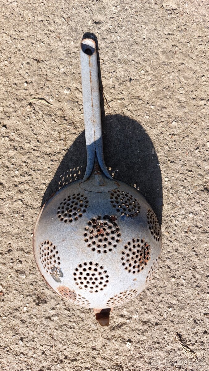 Starý smaltovaný cedník - 2