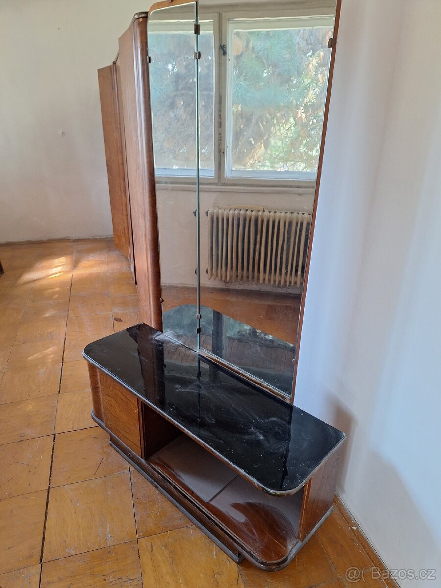 Skriň a toaletka se zrcadlem - 2