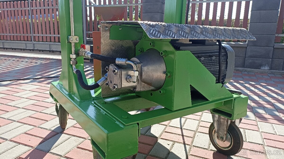 Hydraulický lis štípač - 2