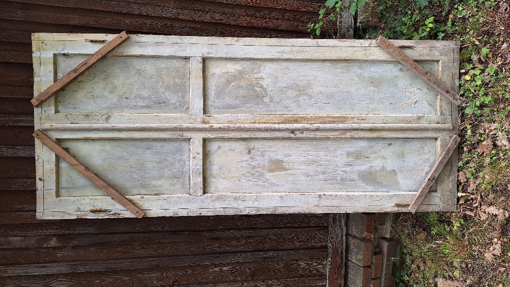 Dřevěné dvoukřídlé retro dveře s futrem - 2