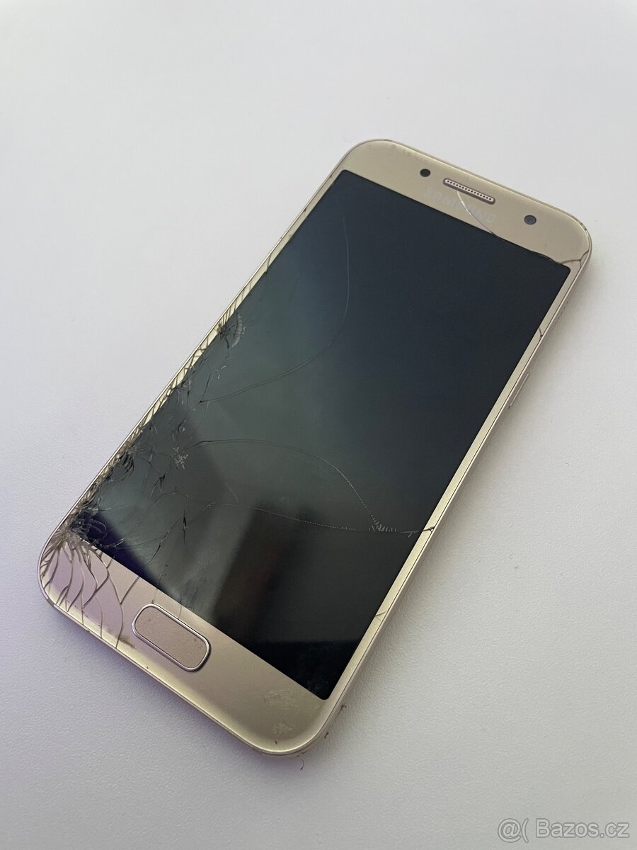 Samsung Galaxy A3 (2017) - 2
