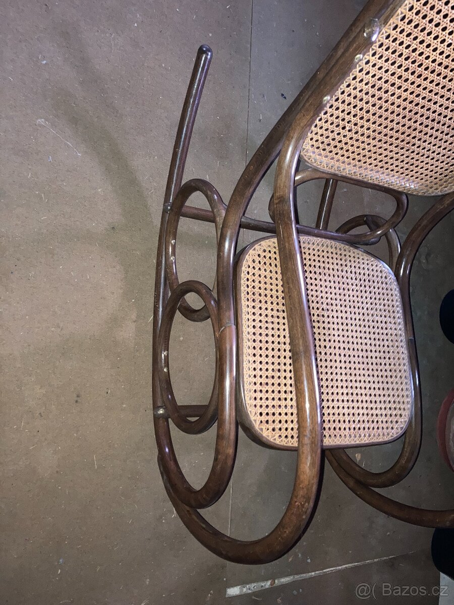 Houpací křeslo Thonet - 2