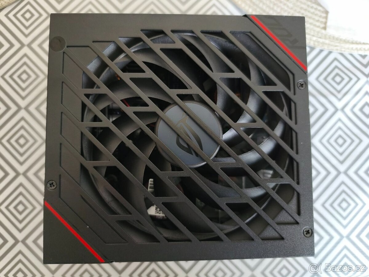 Herní zdroj Asus ROG STRIX 750W - 2
