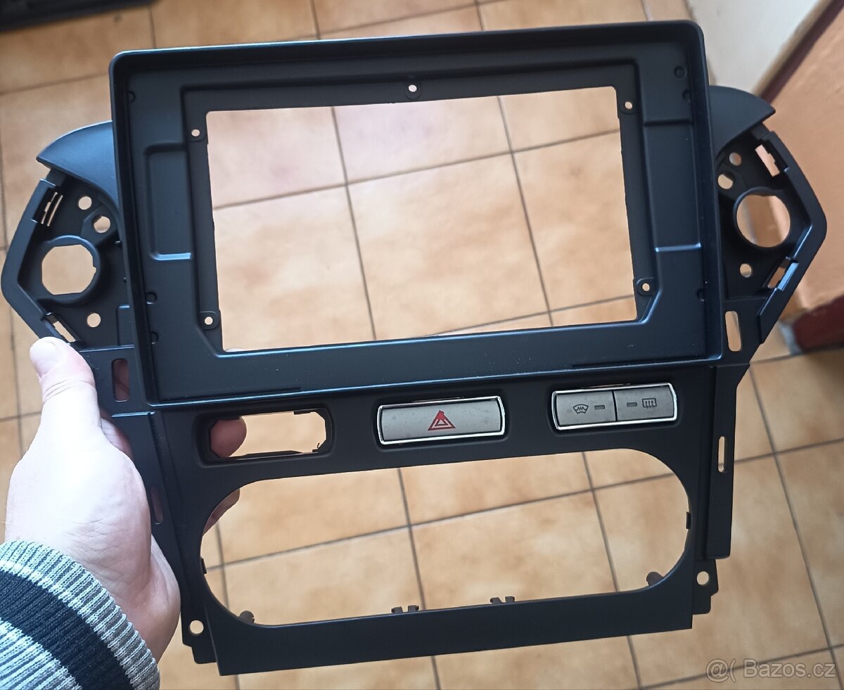 Rámeček pro 10,1" autorádio Ford Mondeo - 2