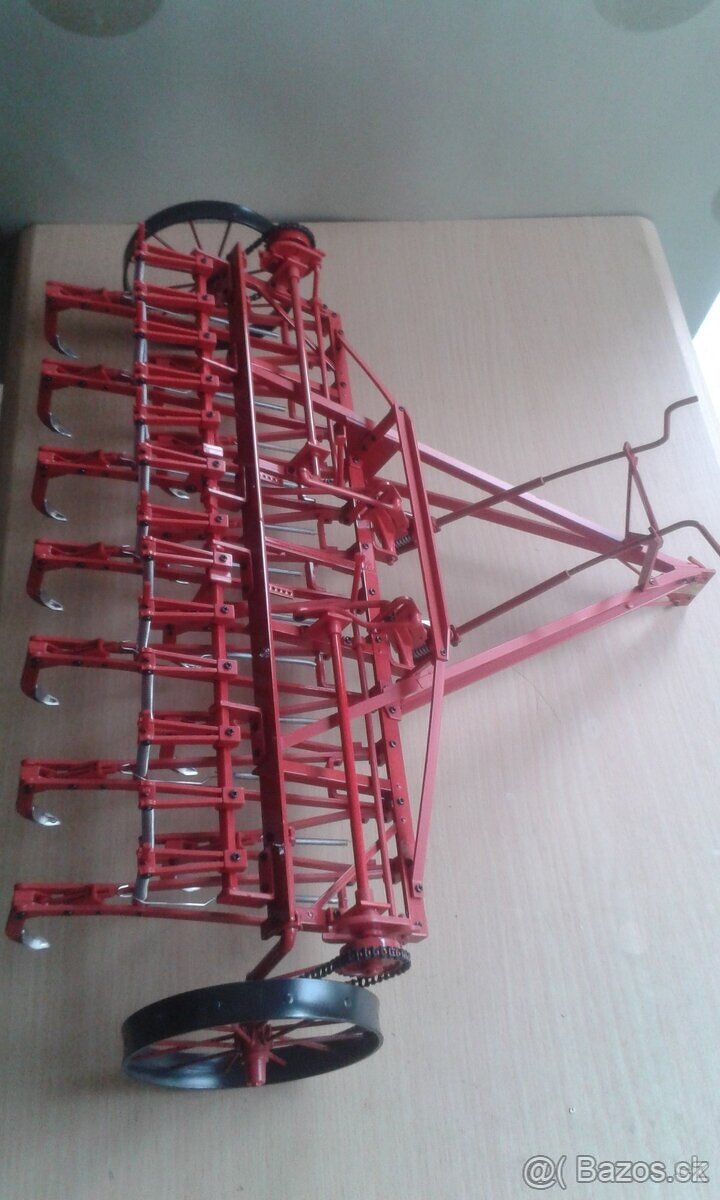 Model kultivátora 1/8 Hachette . - 2