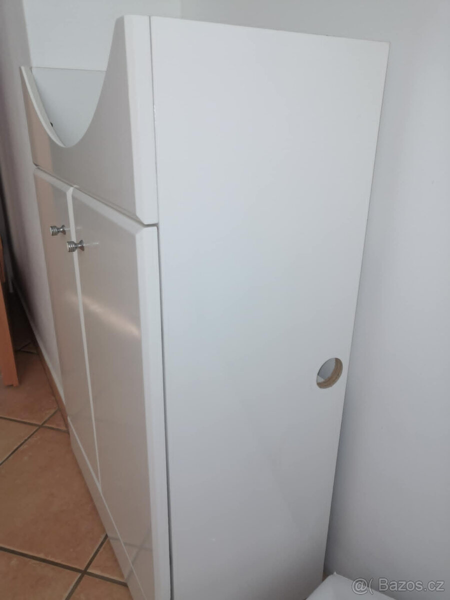 Koupelnový nábytek s umyvadlem - 2