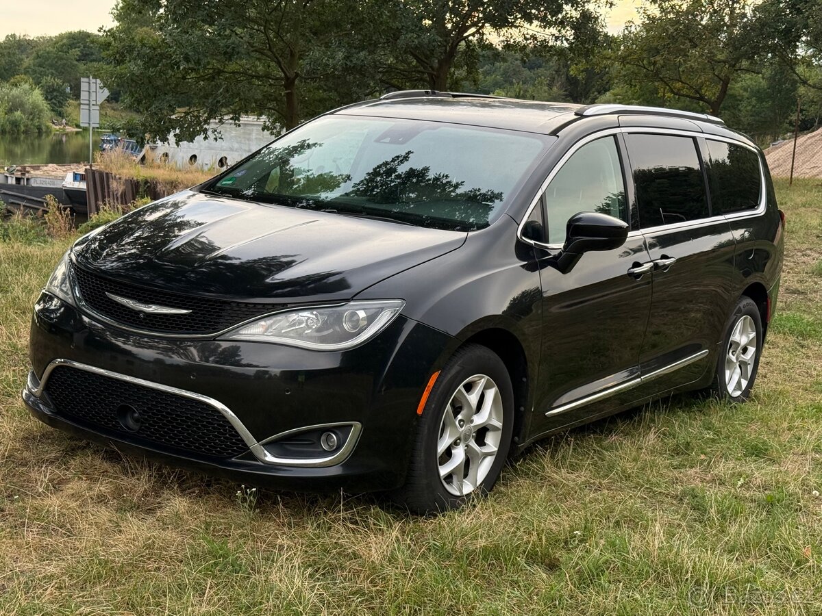 Chrysler Pacifica - 2