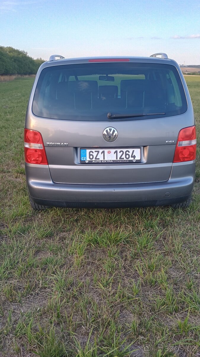 Touran 1,6FSI 85kW, 7 míst, 2004 - 2