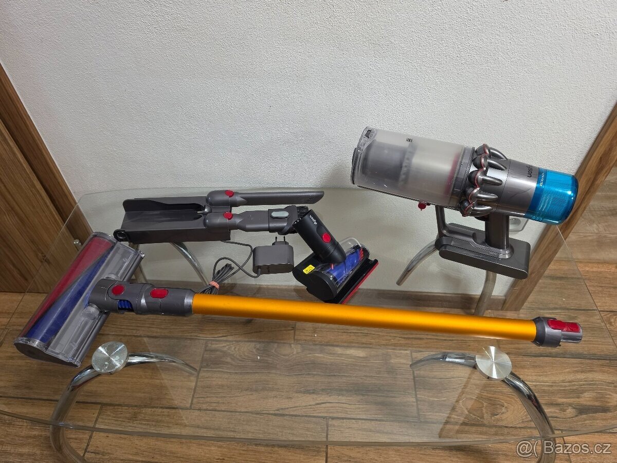 DYSON V12 + příslušenství - 2