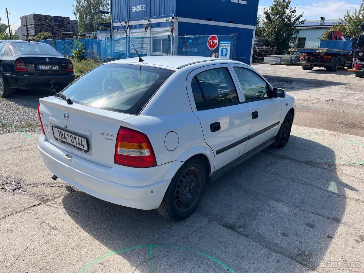 Opel Astra 1.6 benzin - 2