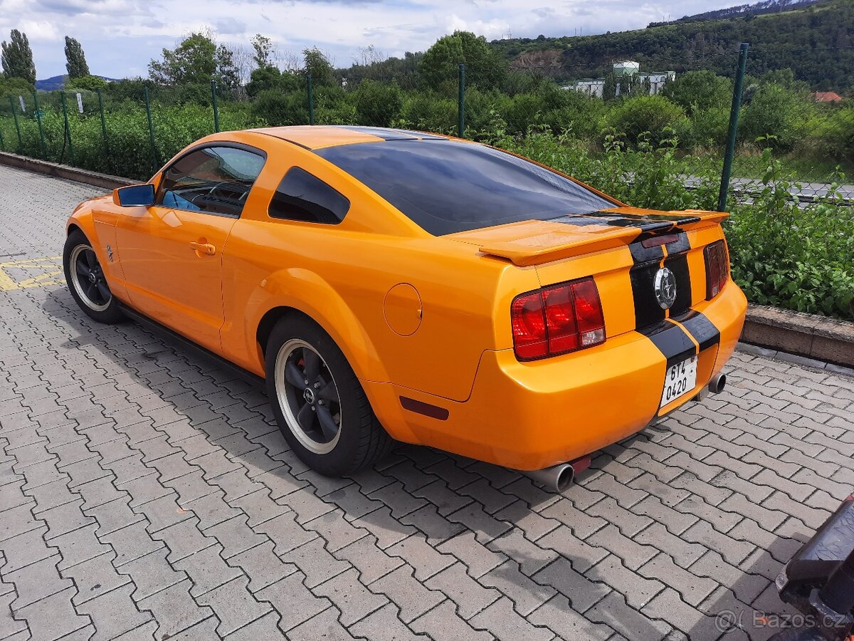 Ford Mustang 4.0 manuál, 2007 - 2