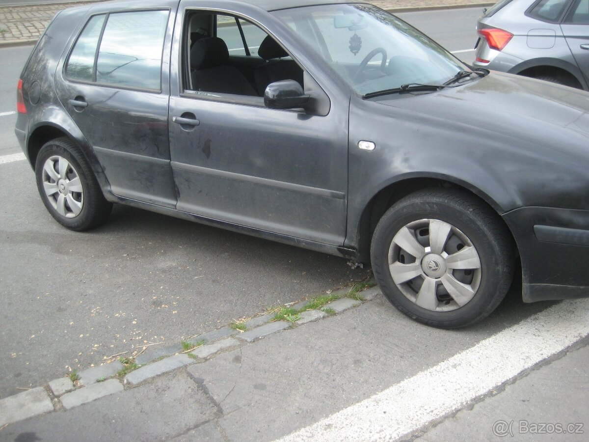 Volkswagen Golf 4 1.4 55kw cerny r.v.2004 najeto 275.500km. - 2