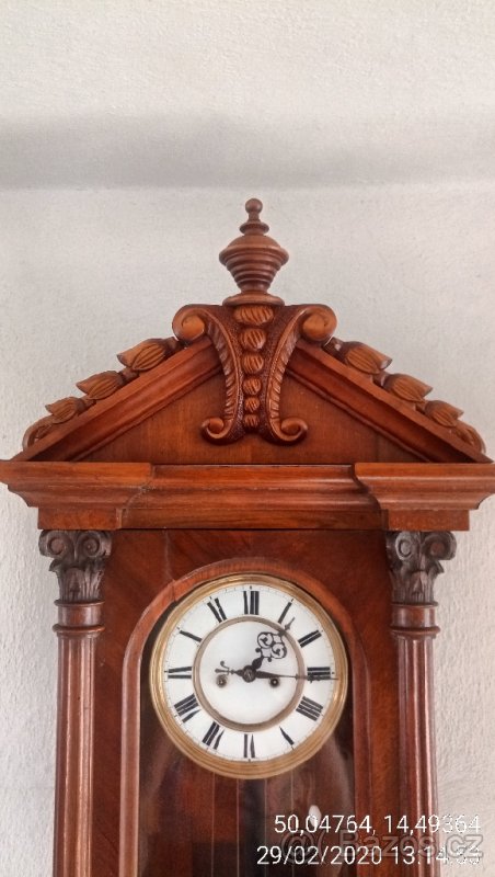 Zrestaurované kvalitní malé závažové hodiny Remember. - 2