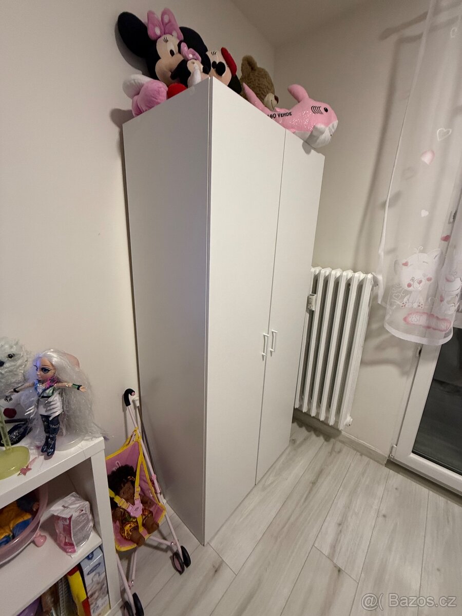 Šatní skříň (dětský pokoj) - 2