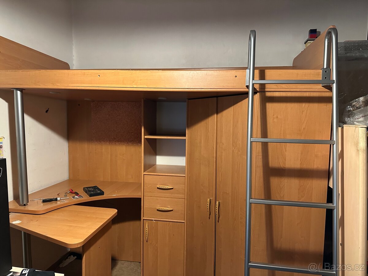 Poschodovoá posteľ s písacím stolom a skrinkou. - 2